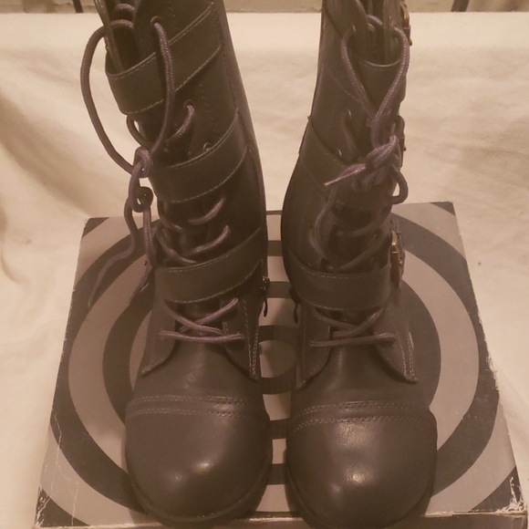 Womens boots - Picture 2 of 3
